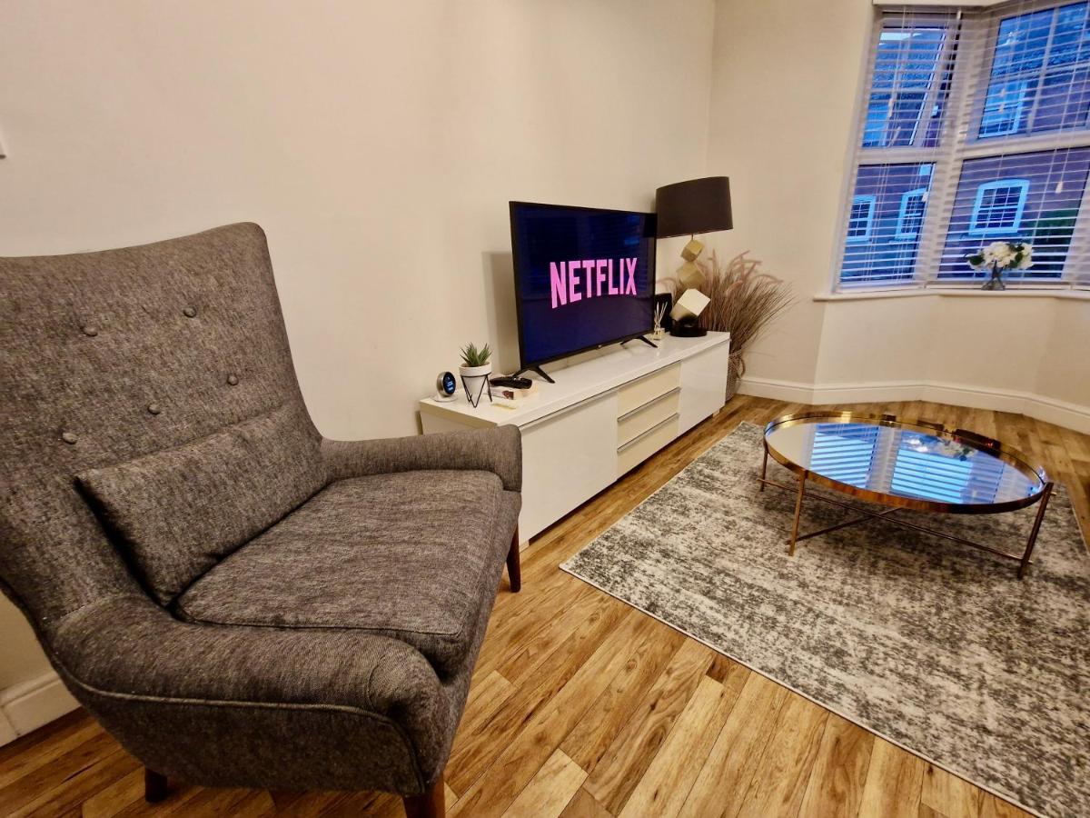 Stunning Luxury Serviced Apartment Next To City Centre With Free Parking - Contractors & Relocators Coventry Ngoại thất bức ảnh