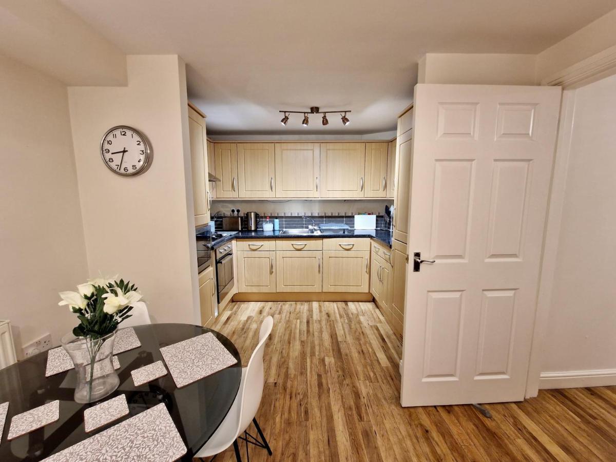 Stunning Luxury Serviced Apartment Next To City Centre With Free Parking - Contractors & Relocators Coventry Ngoại thất bức ảnh