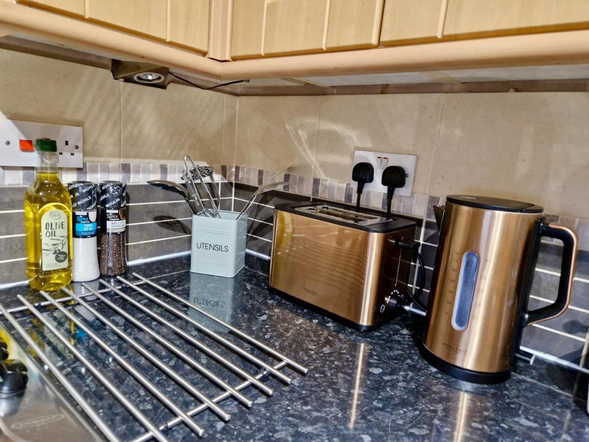 Stunning Luxury Serviced Apartment Next To City Centre With Free Parking - Contractors & Relocators Coventry Ngoại thất bức ảnh